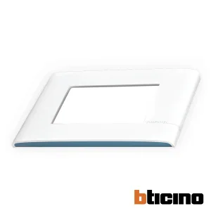 Placa blanca/aqua de 3 módulos Modus Pro Bticino